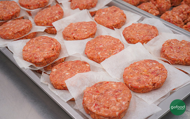 Sản xuất burger liên tục tại Gofood Market